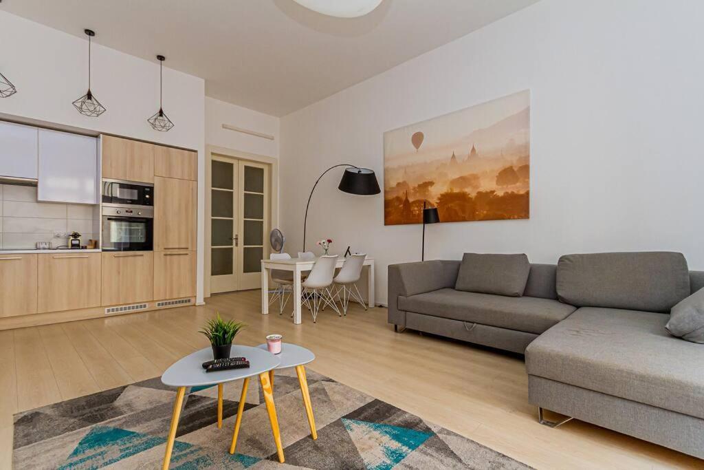 Luminous Design Apartment - W18 Budapest Exteriör bild