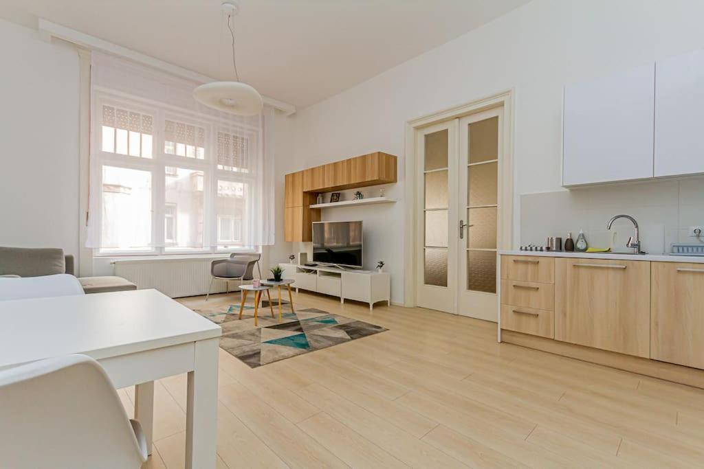 Luminous Design Apartment - W18 Budapest Exteriör bild
